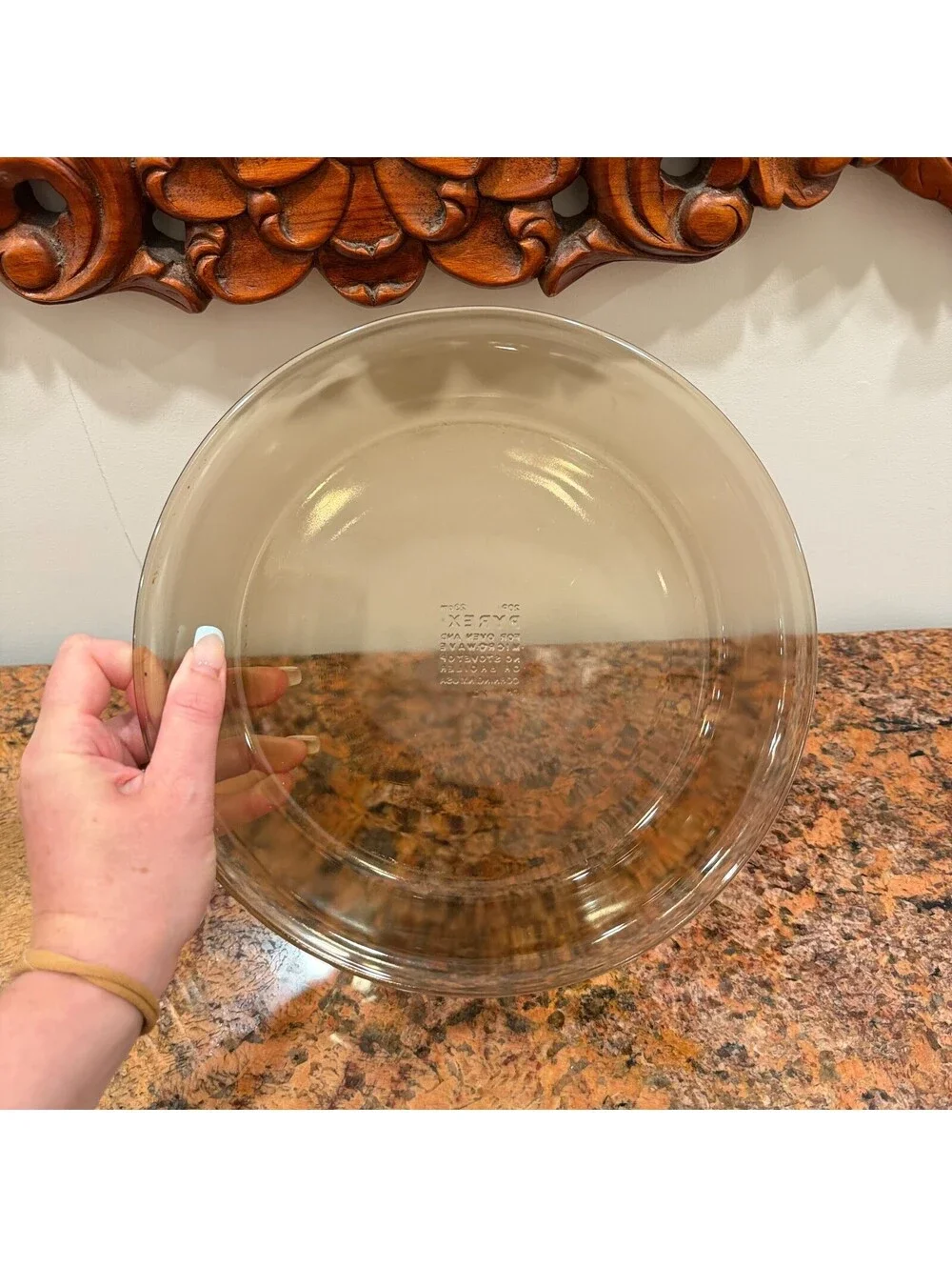 Pyrex brown weighs measurements